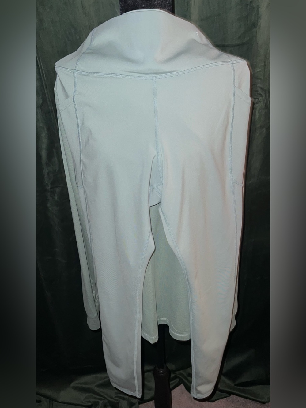 GAP FIT - Light Sage Green 2 pc Outfit - Half Zip Shirt XL & Matching Leggings L - Picture 6 of 13